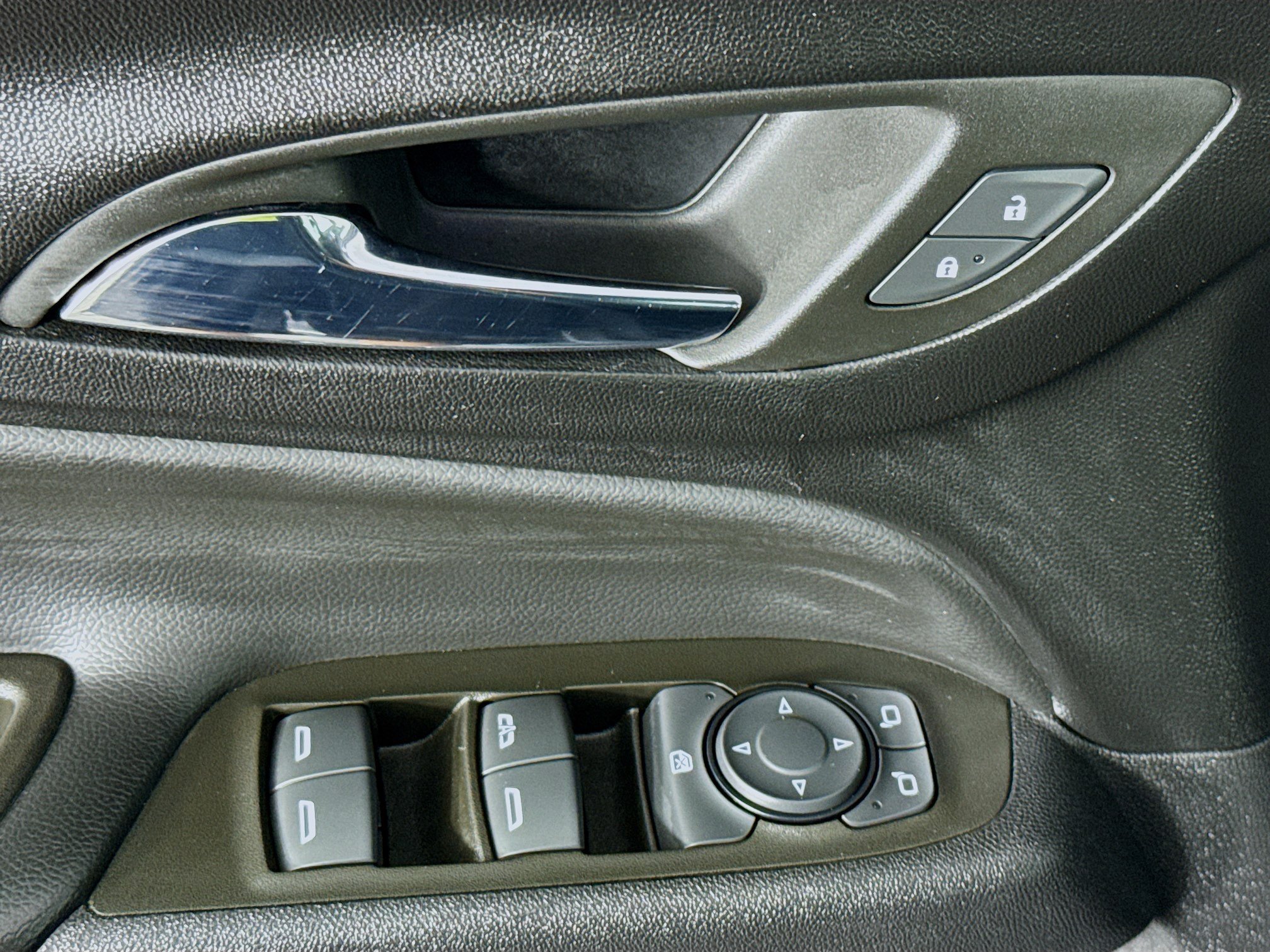 Used 2023 Chevrolet Equinox LT w/ LPO, Floor Liner Package FWD image 23
