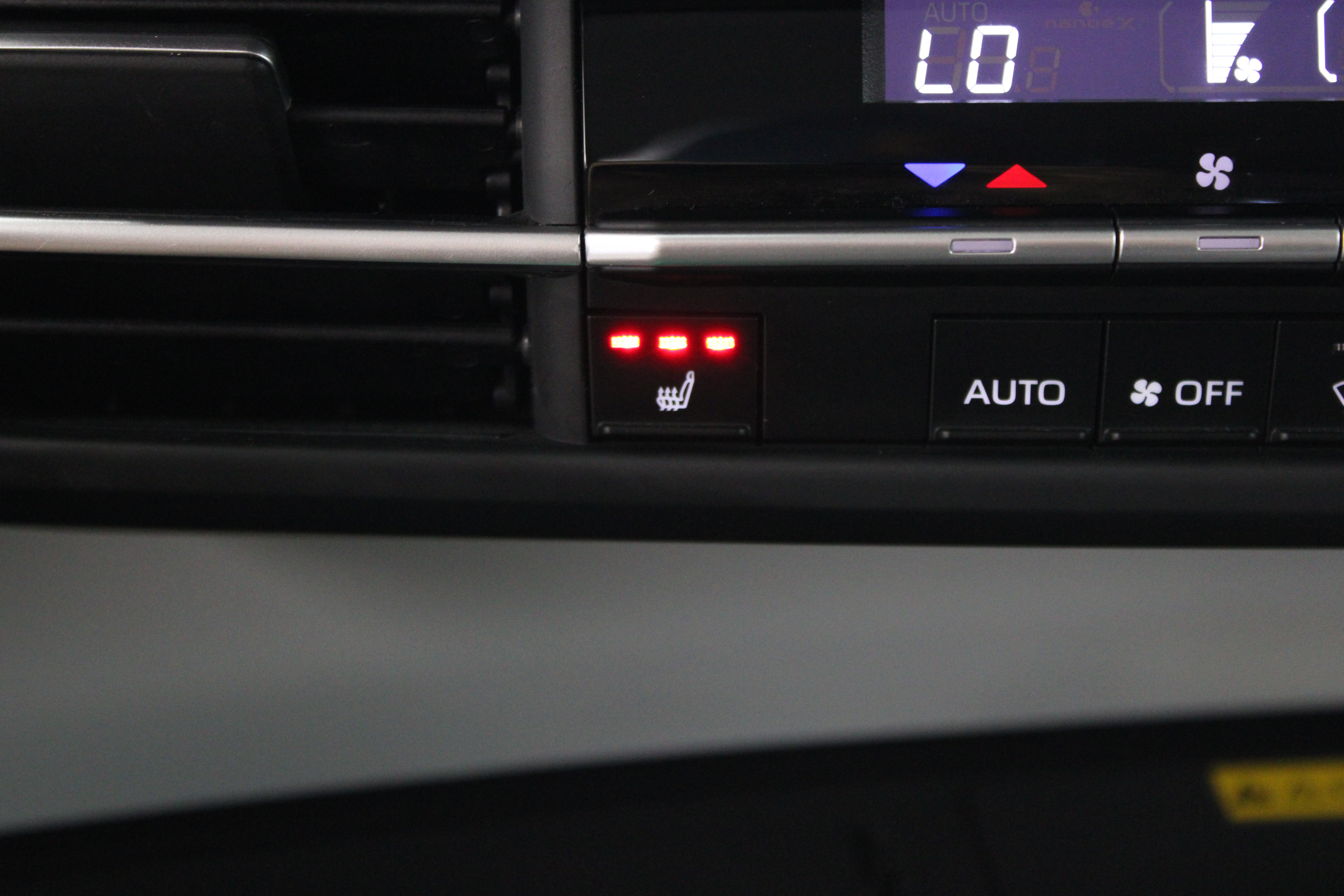 Used 2025 Toyota Sienna XLE FWD image 22