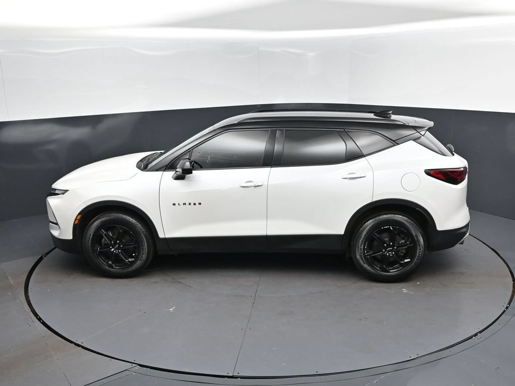 Used 2023 Chevrolet Blazer LT w/ Midnight/Sport Edition FWD image 32