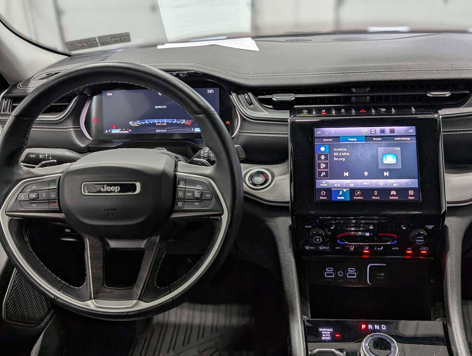 Used 2022 Jeep Grand Cherokee Limited image 17