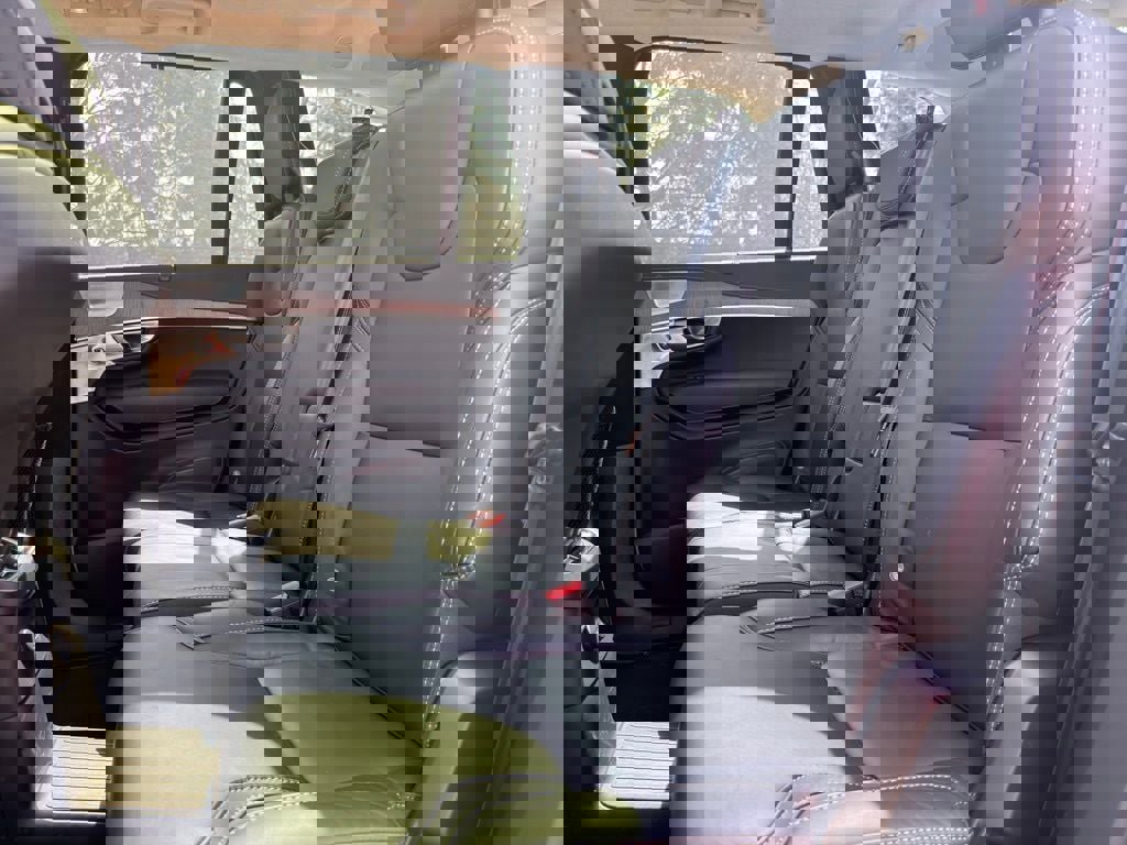 Used 2024 Volvo XC90 T8 Ultimate w/ Lounge Package image 34