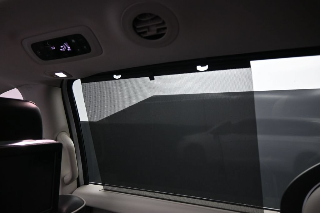 Used 2024 Chrysler Pacifica Limited w/ Uconnect Theater Family Group FWD image 29