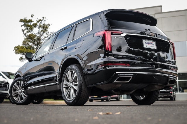 Used 2023 Cadillac XT6 Premium Luxury AWD/4WD image 2