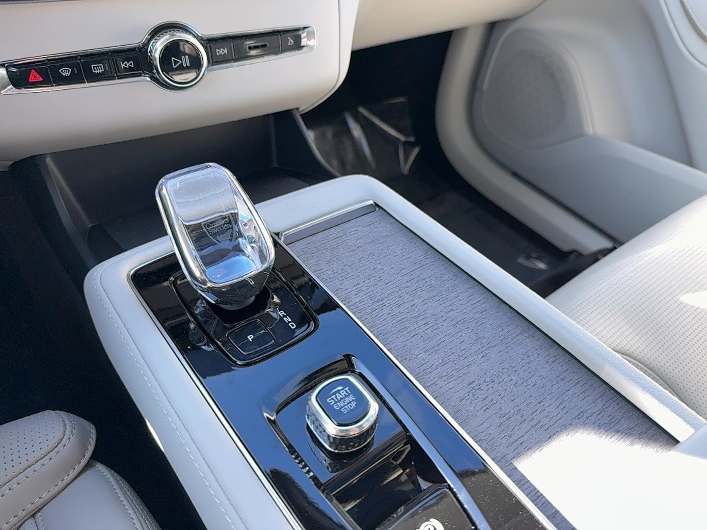 New 2026 Volvo XC90 B6 Ultra w/ Protection Package image 24