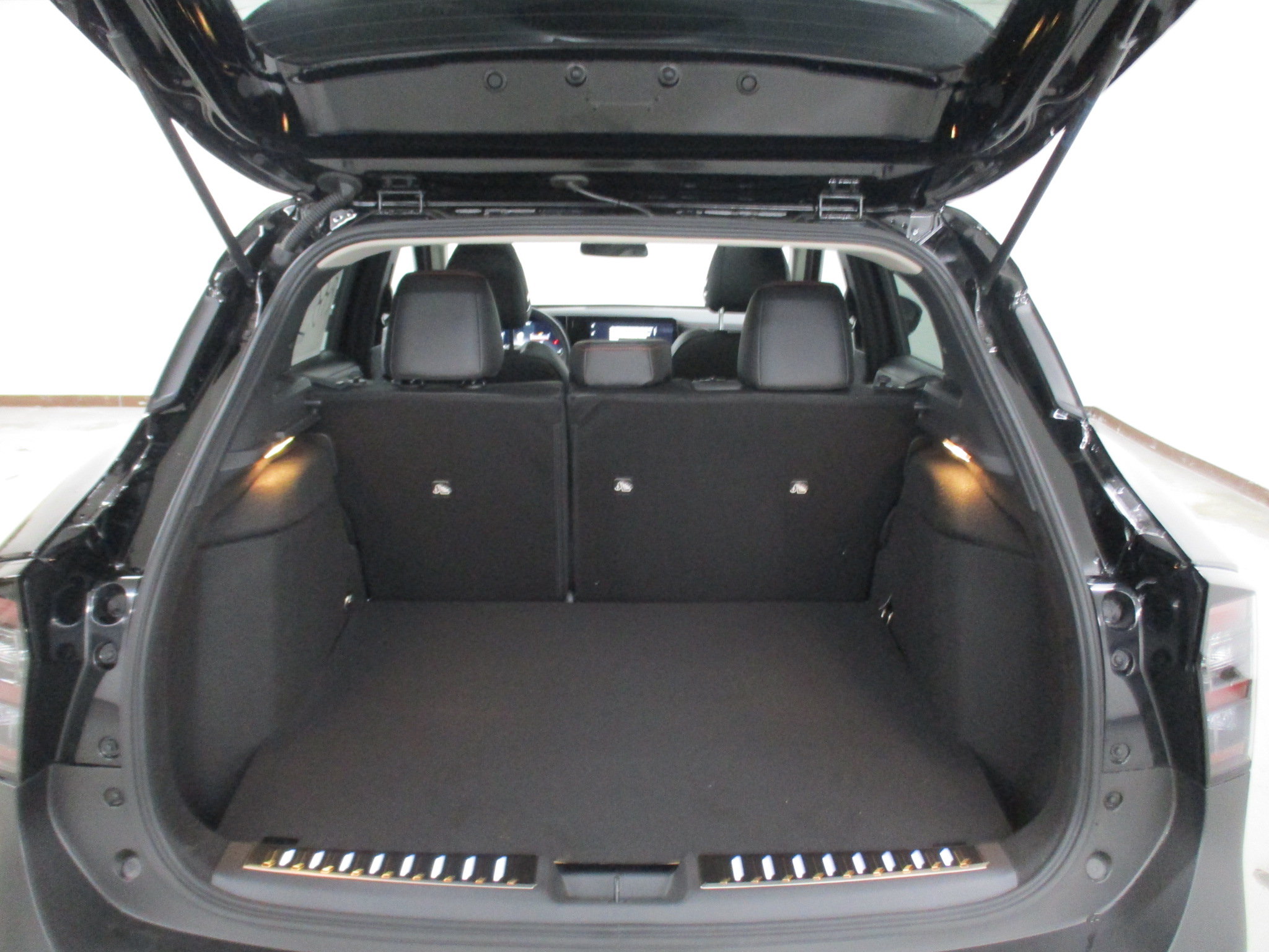 New 2026 Nissan Kicks SR w/ SR Premium Package AWD/4WD image 13
