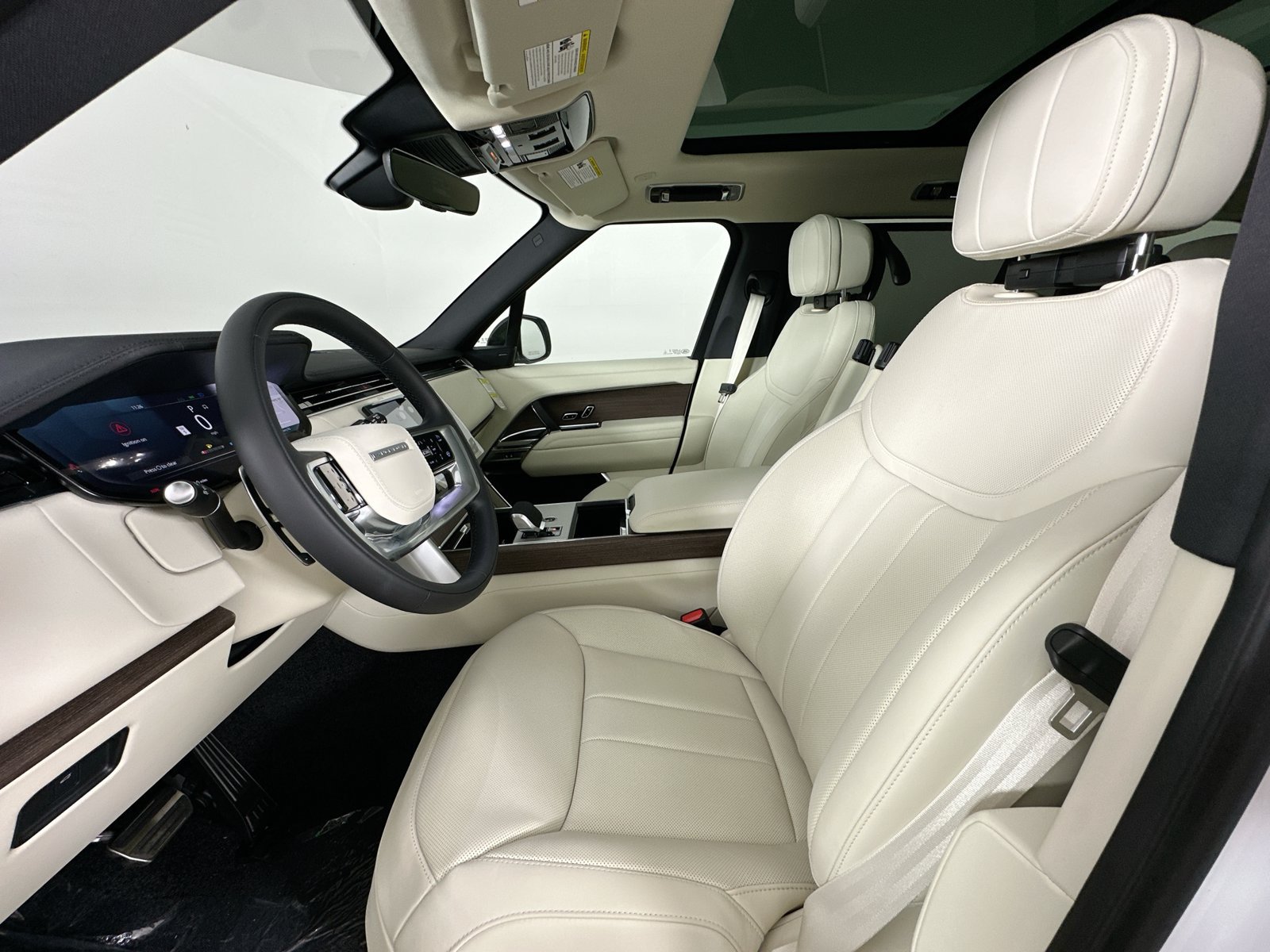 New 2026 Land Rover Range Rover Long Wheelbase SE AWD/4WD image 32