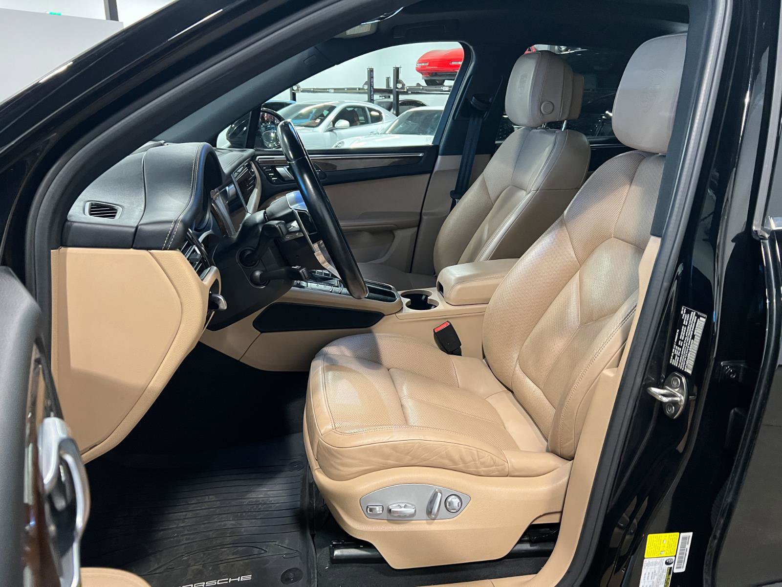 Used 2019 Porsche Macan S image 9