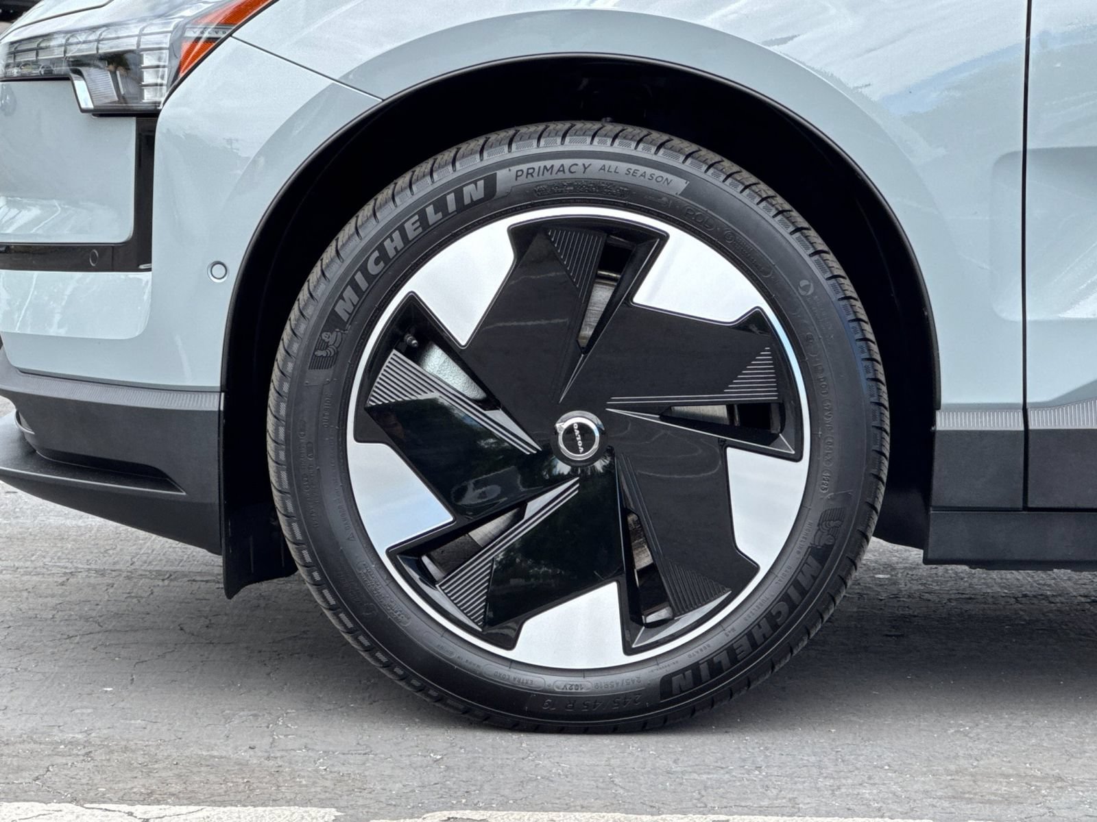 Certified 2025 Volvo EX30 Ultra w/ Protection Package Premier AWD/4WD image 30