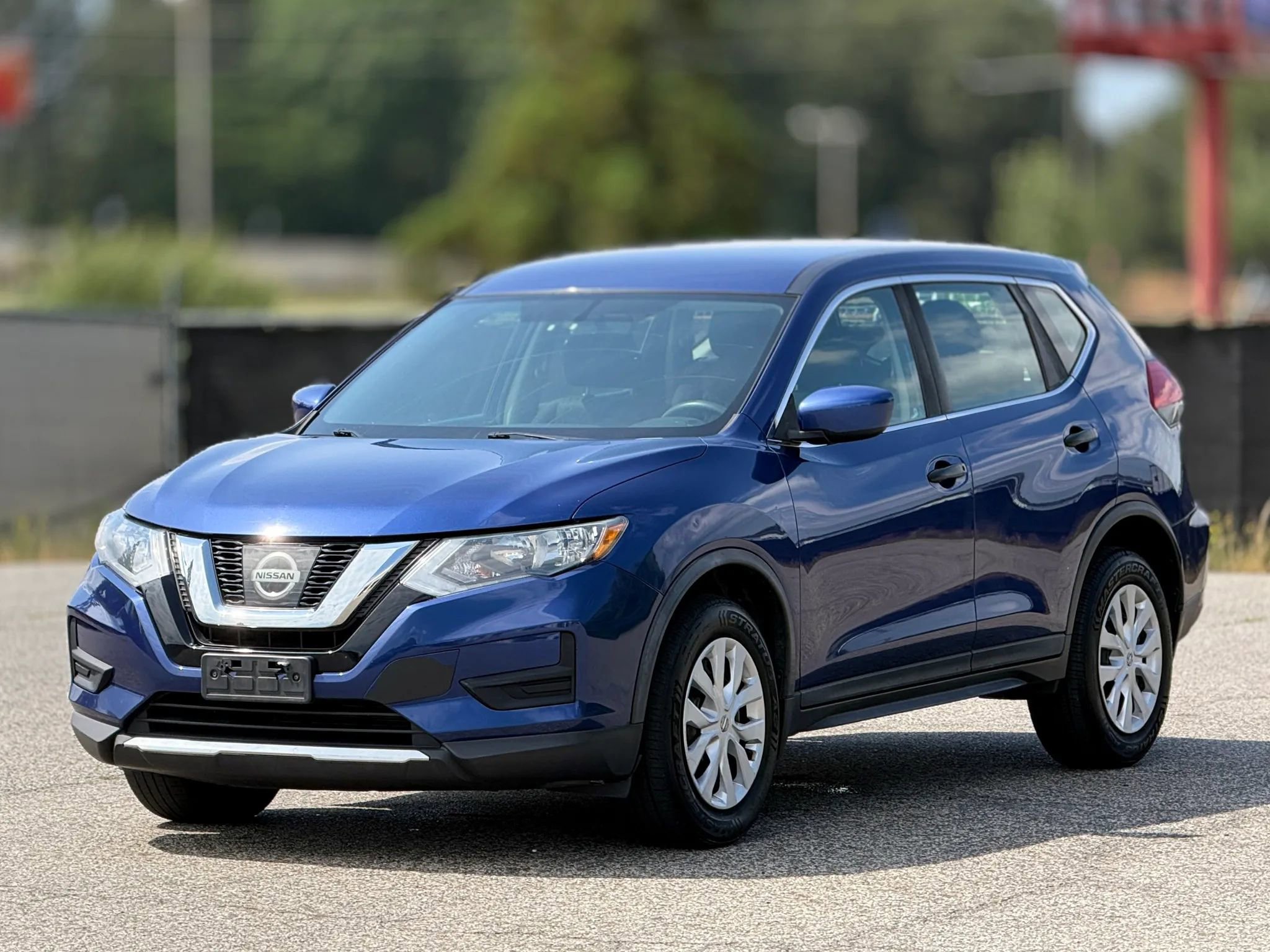 Used 2017 Nissan Rogue S AWD/4WD image 6
