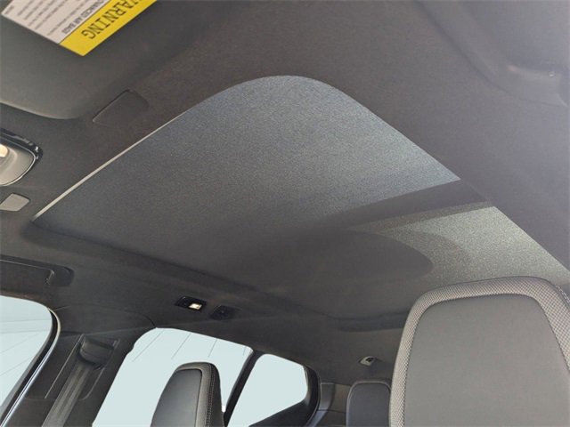 Used 2023 Volvo XC40 Recharge Ultimate image 5