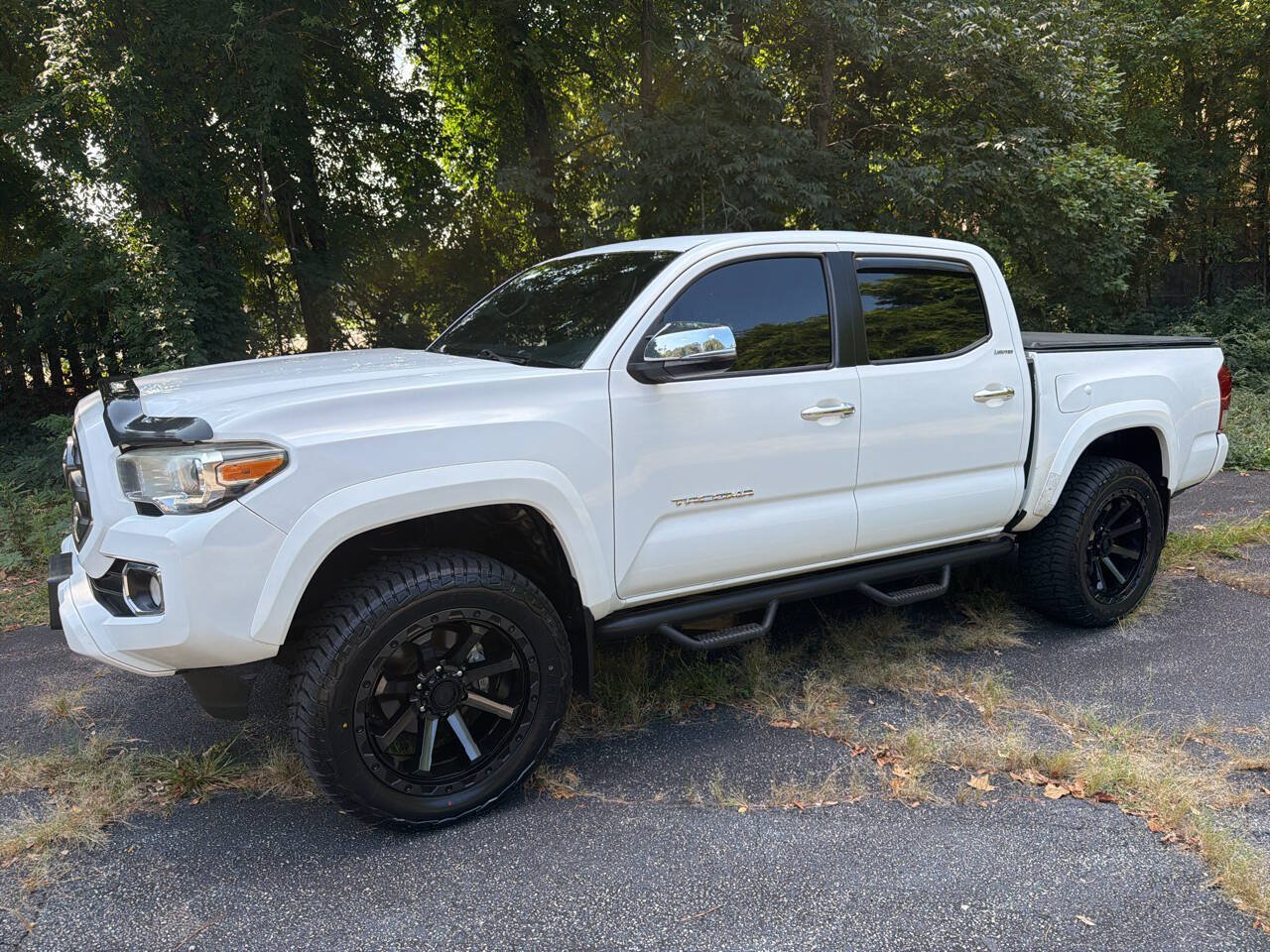 Used 2016 Toyota Tacoma Limited w/ Towing Package AWD/4WD image 2