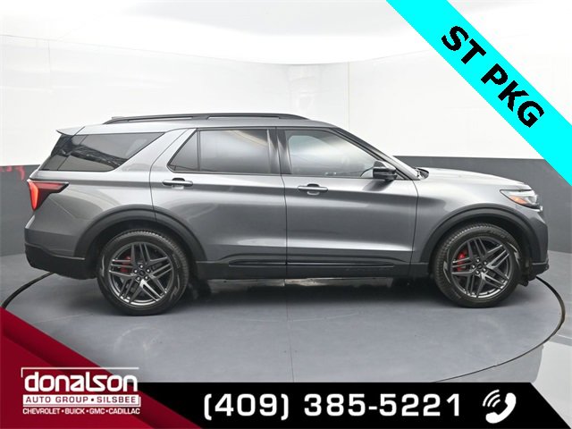 Used 2025 Ford Explorer ST image 2