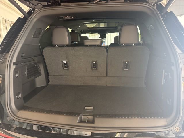 New 2025 Chevrolet Traverse High Country w/ LPO, Floor Liner Package image 35