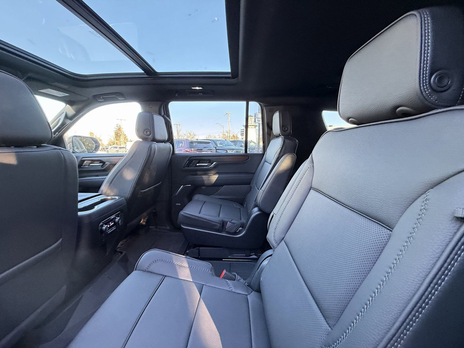 New 2025 GMC Yukon XL Denali w/ Sun & Power Step Package image 5