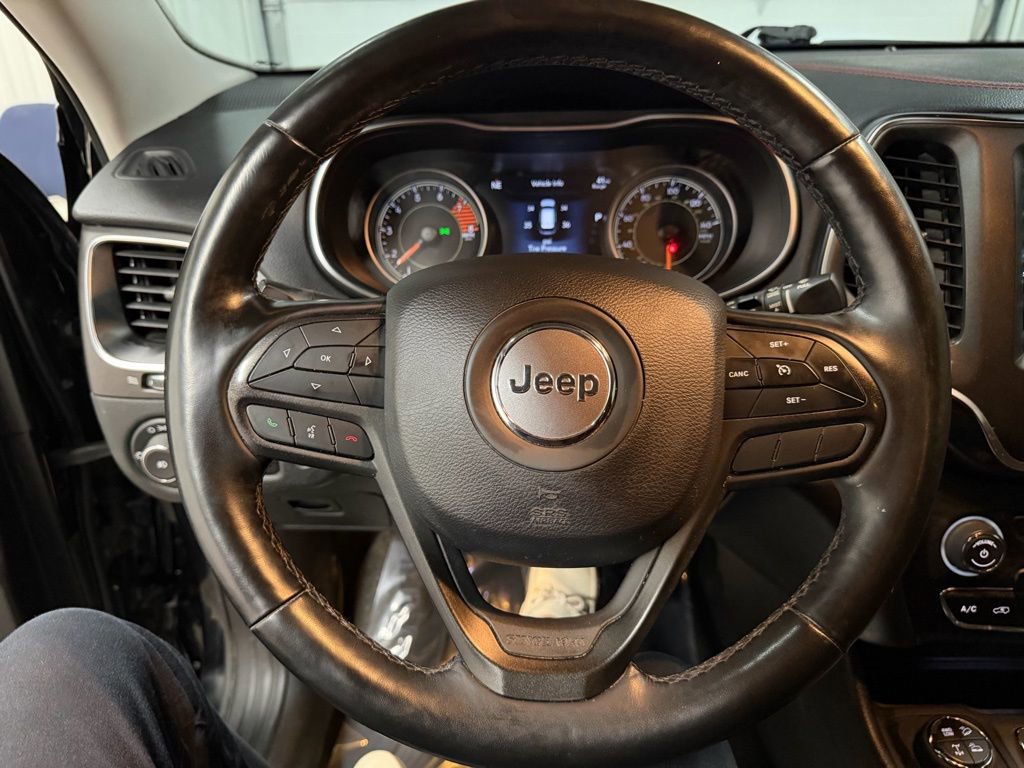 Used 2020 Jeep Cherokee Trailhawk w/ Comfort/Convenience Group AWD/4WD image 39