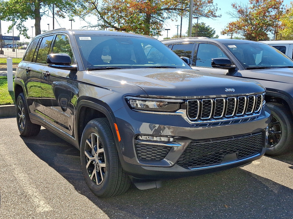 New 2025 Jeep Grand Cherokee Limited image 2