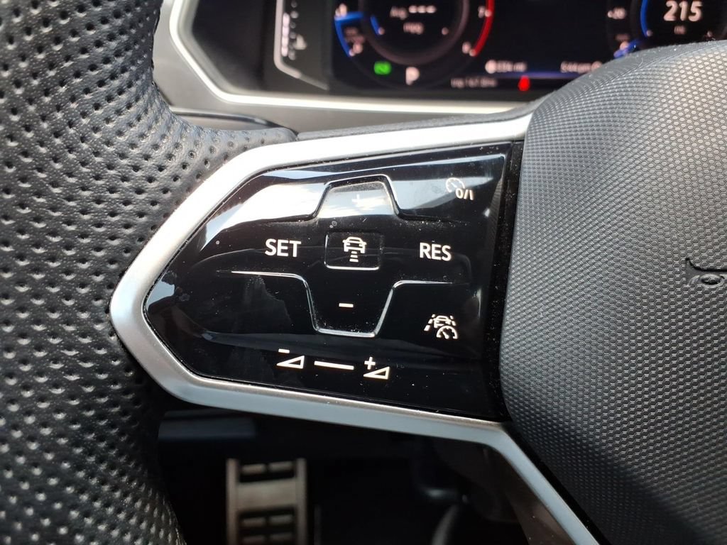 Used 2024 Volkswagen Tiguan SEL R-Line w/ MDO Package, Two-Row AWD/4WD image 31