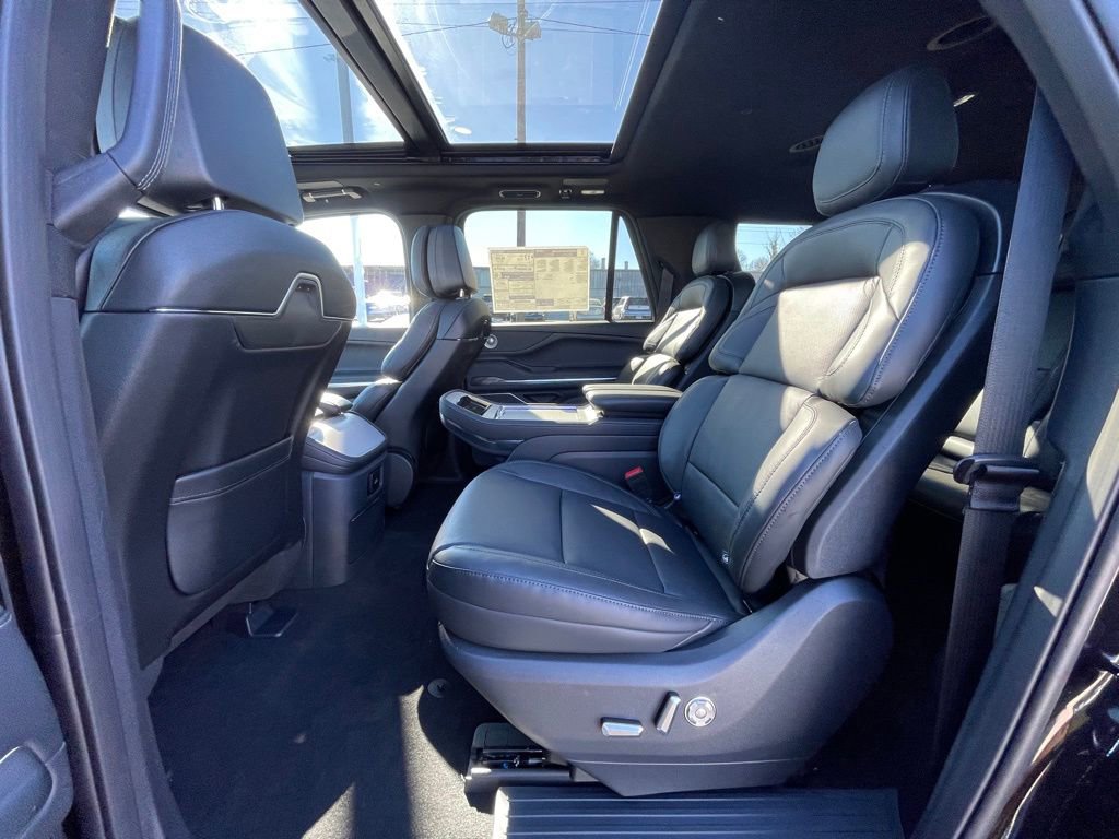 New 2026 Lincoln Navigator L Reserve w/ Jet Appearance Package image 17