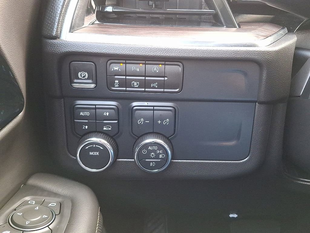 Used 2025 Chevrolet Suburban Premier image 27