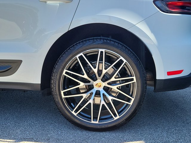 Certified 2023 Porsche Macan AWD/4WD image 13