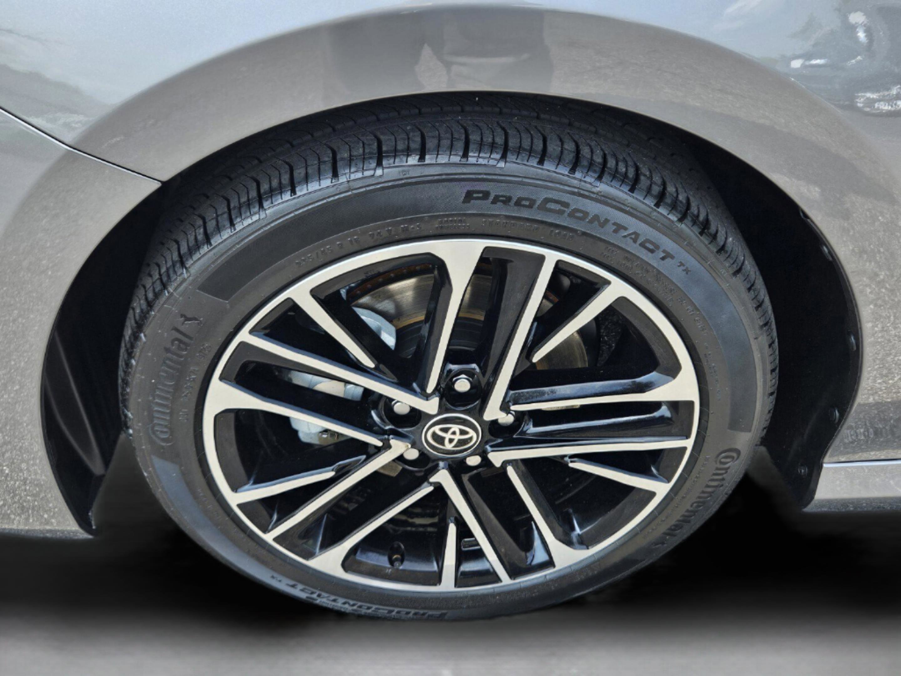 Used 2025 Toyota Camry XLE image 32