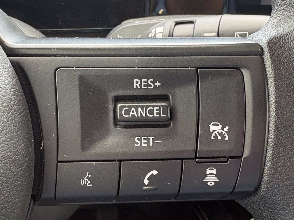 Used 2025 Nissan Kicks SV AWD/4WD image 21