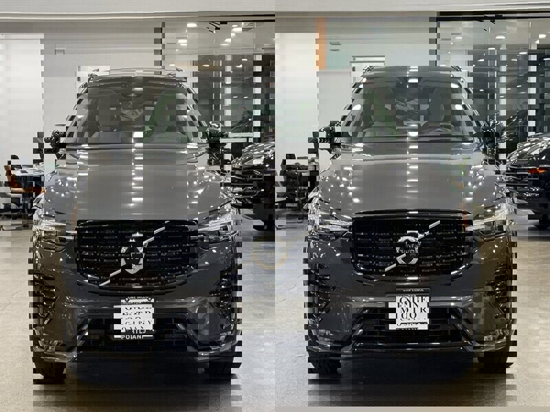 Used 2023 Volvo XC60 B6 Ultimate w/ Climate Package image 2