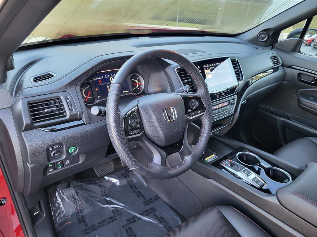 Certified 2025 Honda Passport Black Edition image 11