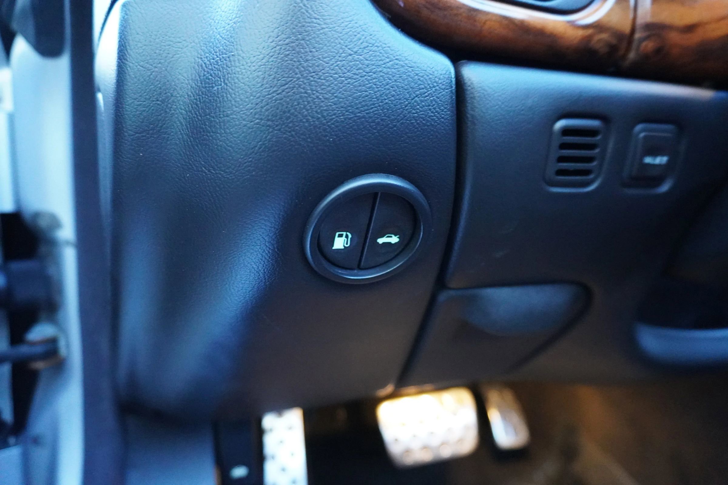 Used 2006 Jaguar XK8 Convertible RWD image 26