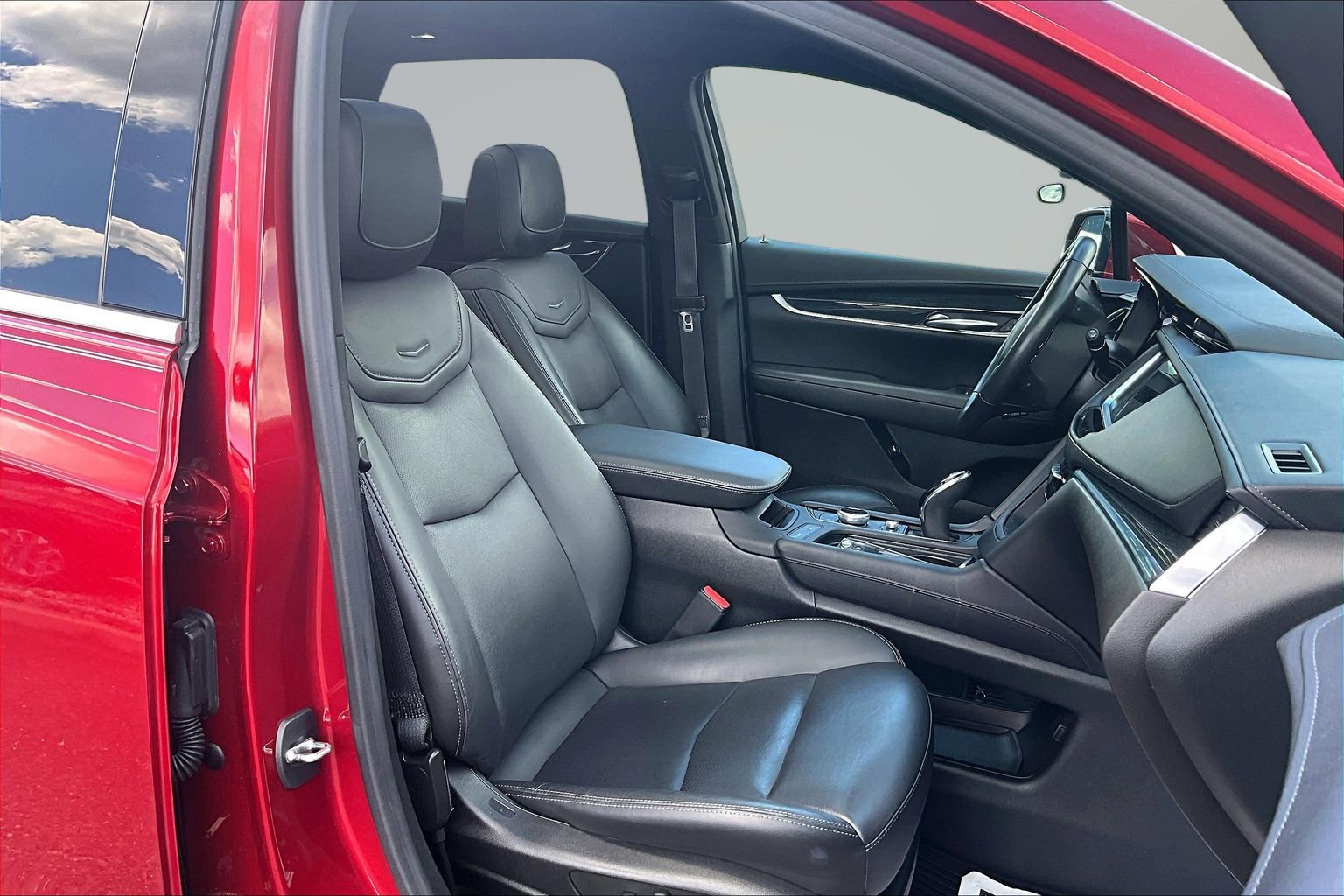 Used 2022 Cadillac XT5 Premium Luxury w/ Technology Package FWD image 6