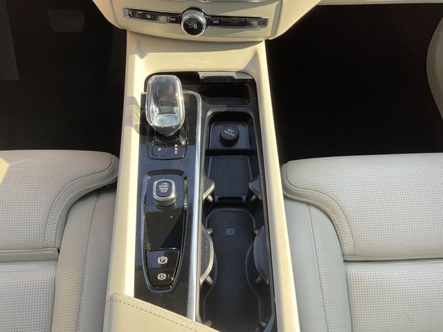 Used 2023 Volvo XC60 B5 Ultimate w/ Climate Package image 29