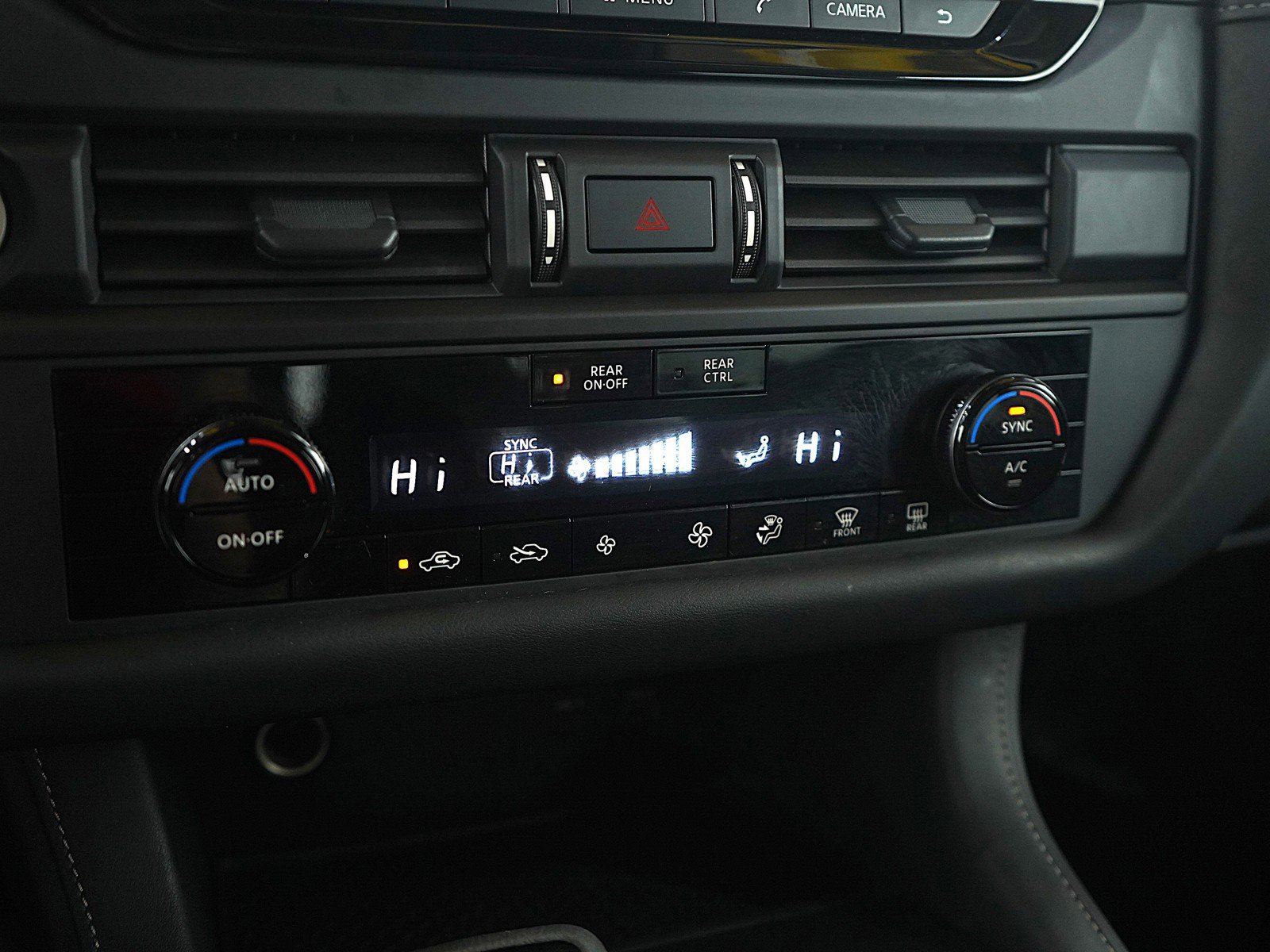 Used 2024 Nissan Pathfinder S image 22