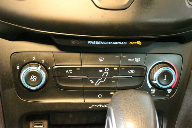 Used 2017 Ford Focus SE FWD image 24