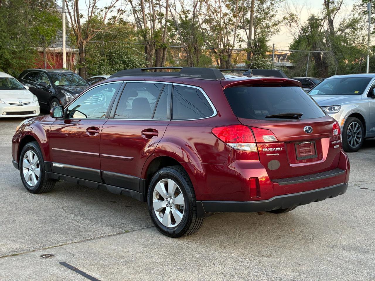 Used 2012 Subaru Outback 2.5i Limited w/ Moonroof Pkg AWD/4WD image 9