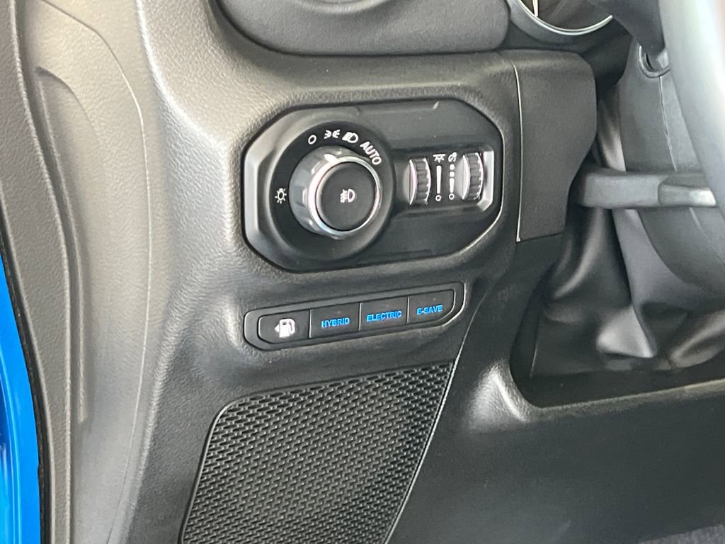 Used 2022 Jeep Wrangler Unlimited Sahara w/ Safety Group AWD/4WD image 33