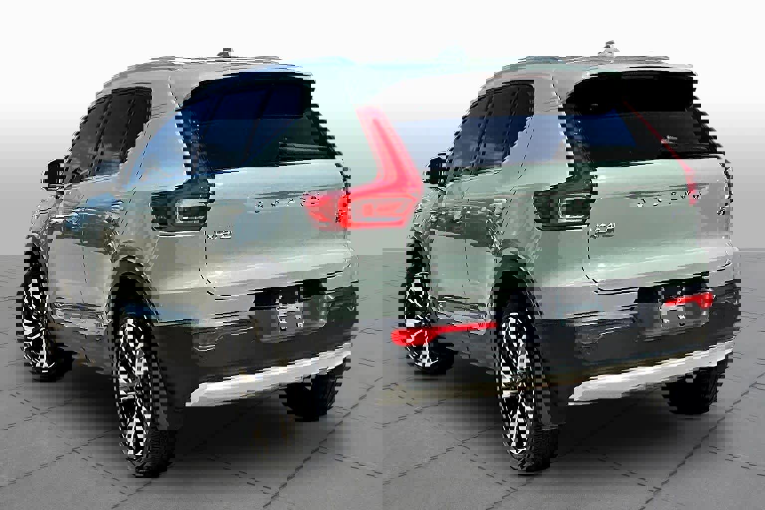 Used 2024 Volvo XC40 B5 Ultimate image 12