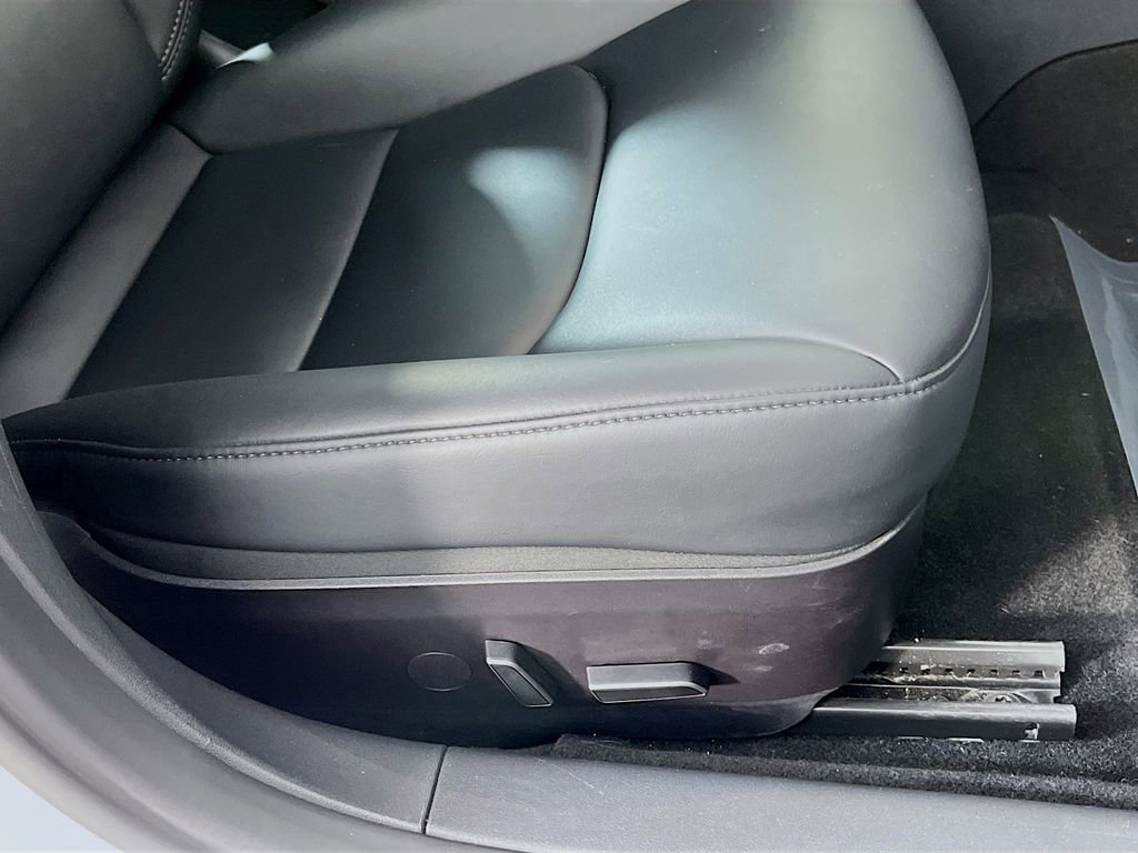Used 2023 Tesla Model 3 Standard Range image 29