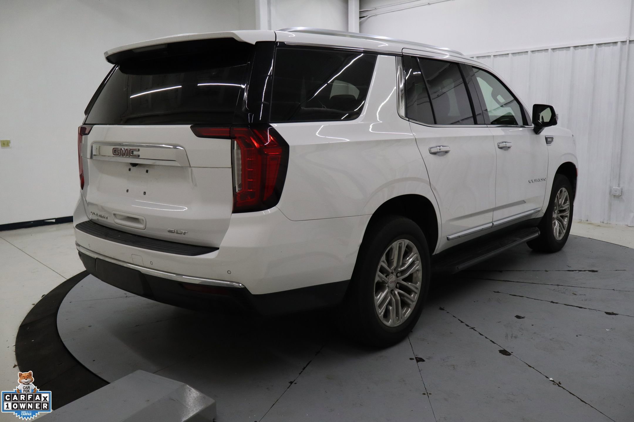 Used 2021 GMC Yukon SLT w/ SLT Premium Package image 2