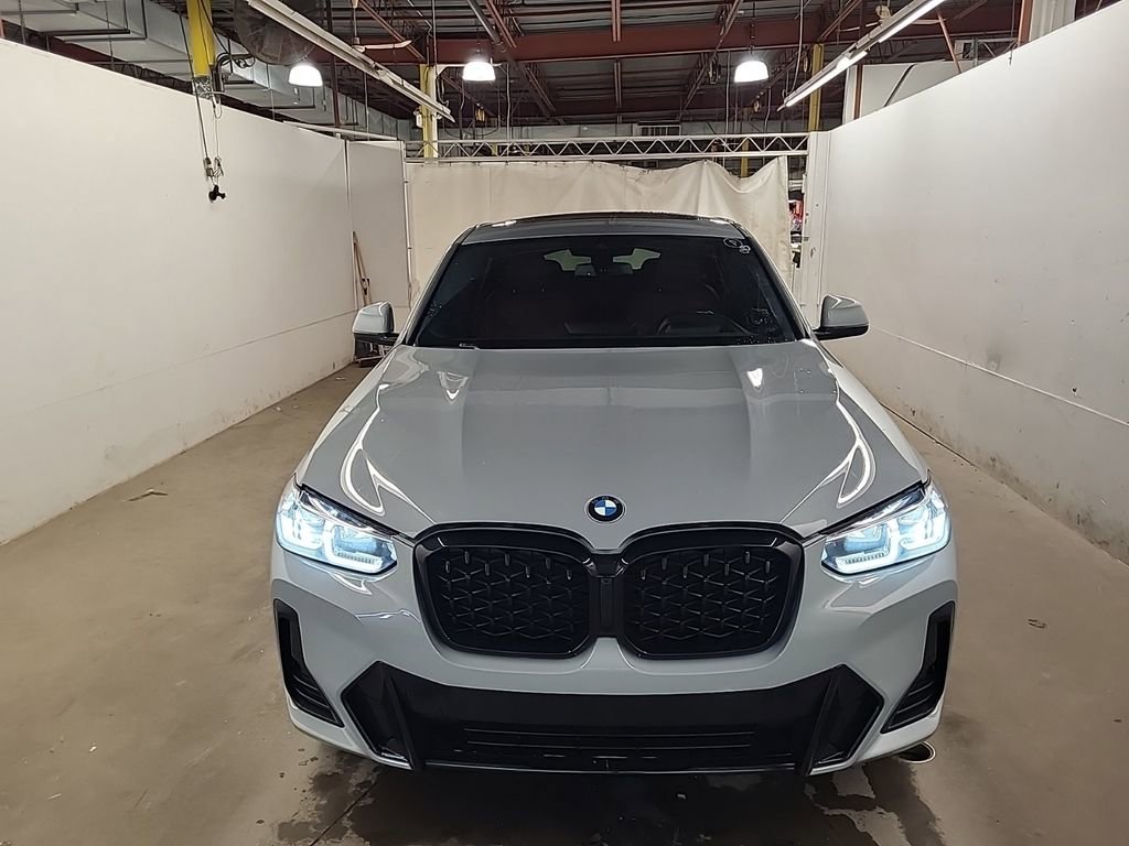 Used 2023 BMW X4 xDrive30i AWD/4WD image 2