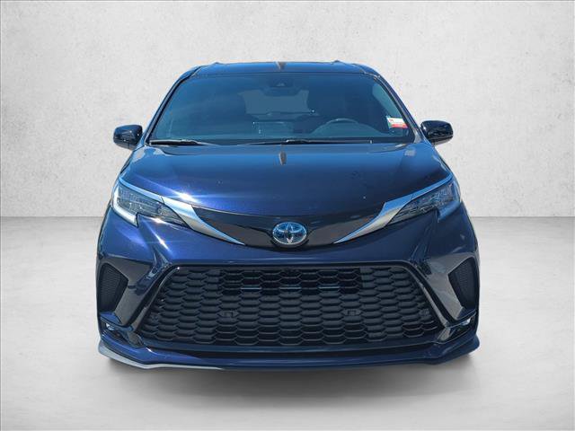 Used 2022 Toyota Sienna XSE FWD image 2