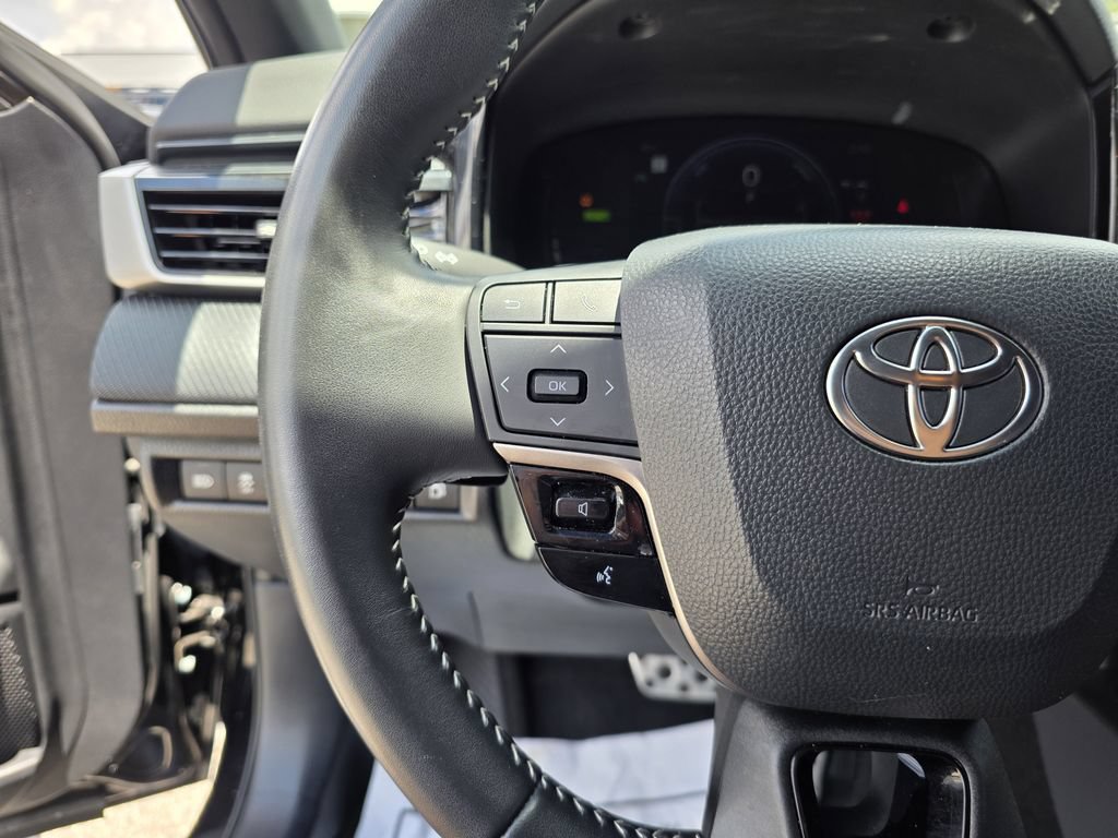 Used 2025 Toyota Camry SE FWD image 23