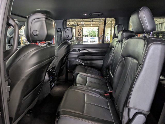 Certified 2024 Jeep Wagoneer L Series II AWD/4WD image 14