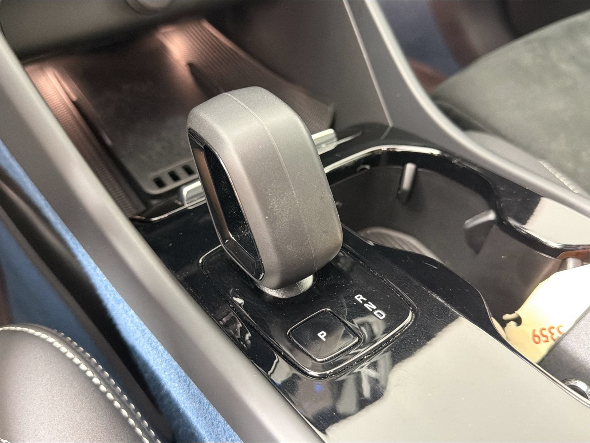 Certified 2023 Volvo C40 P8 Recharge Ultimate w/ Protection Package Premier AWD/4WD image 16