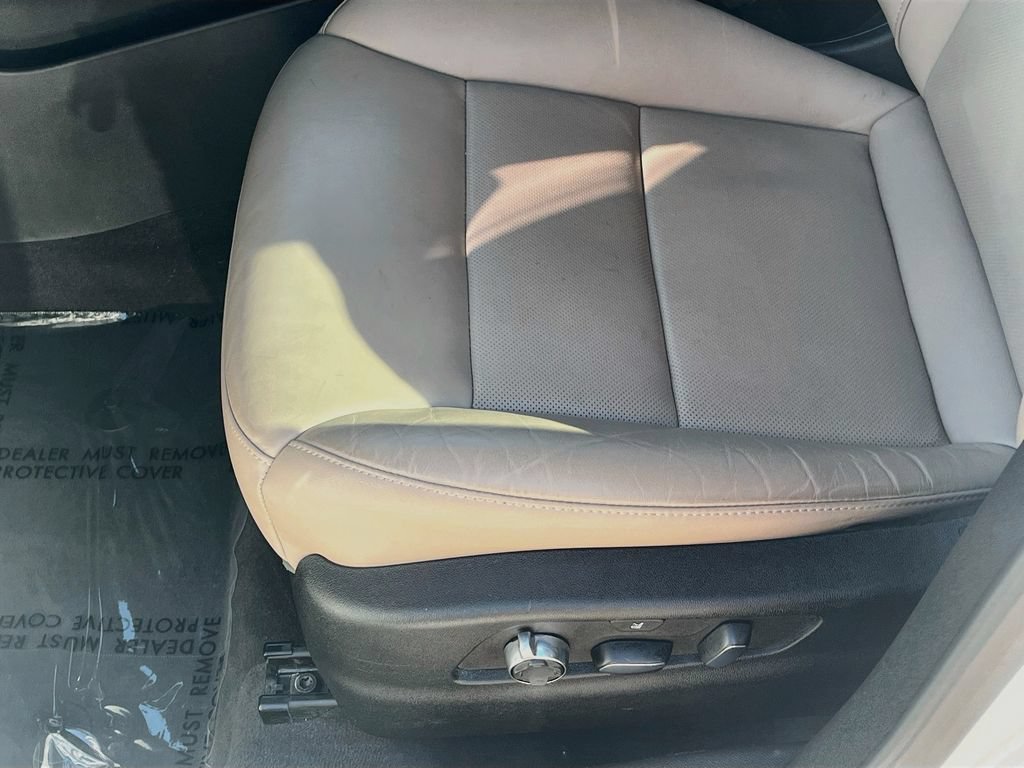 Used 2025 Cadillac XT4 Premium Luxury w/ Technology Package AWD/4WD image 19