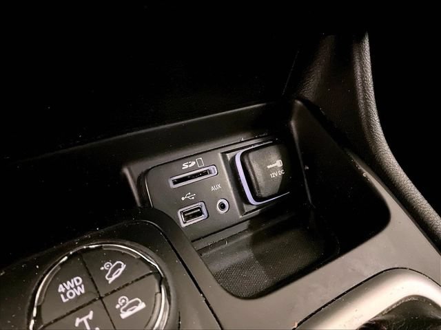 Used 2017 Jeep Cherokee Trailhawk w/ Cold Weather Group AWD/4WD image 31