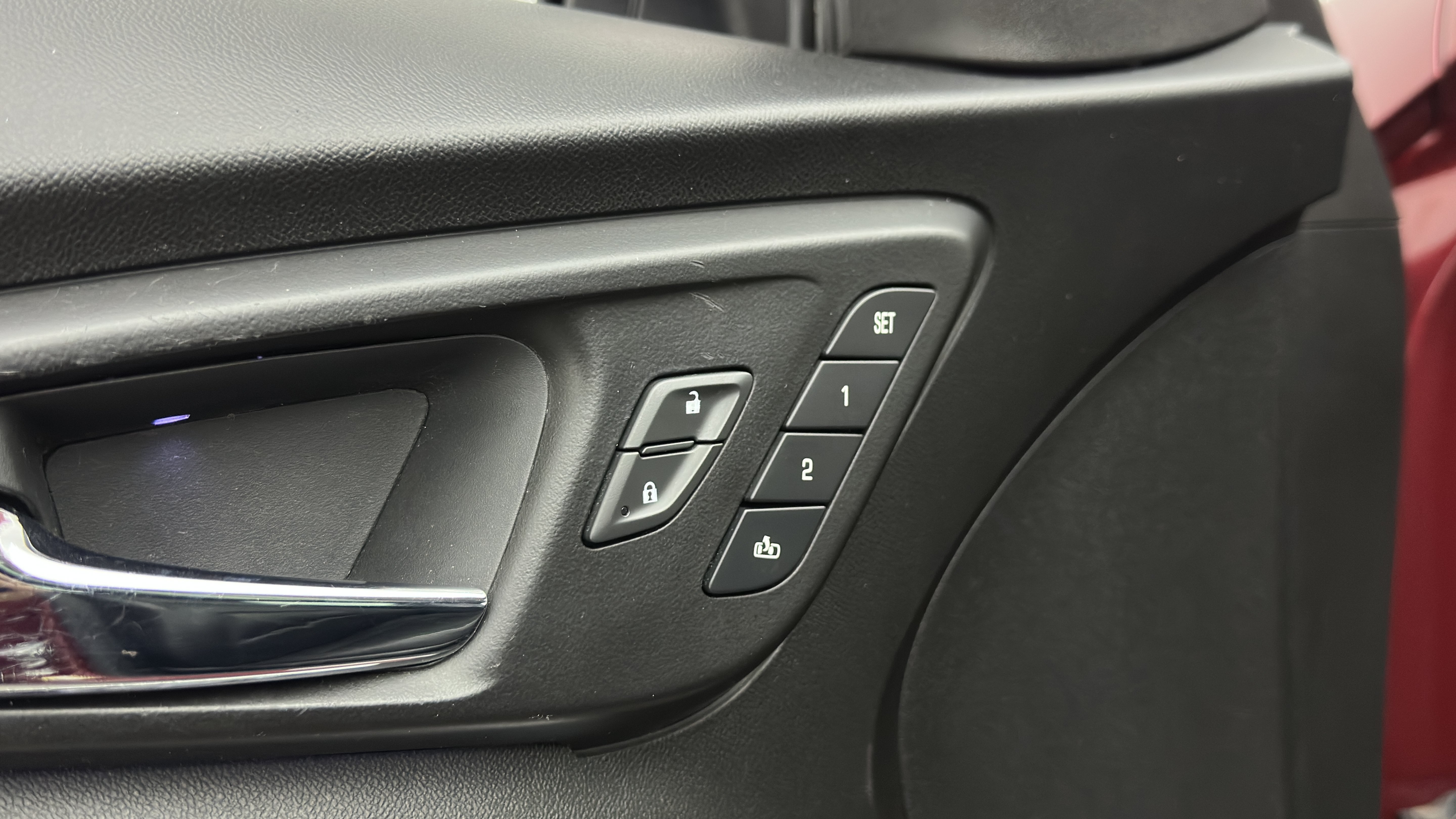 Used 2018 Chevrolet Malibu Premier w/ Premier Sun and Wheel Package FWD image 14