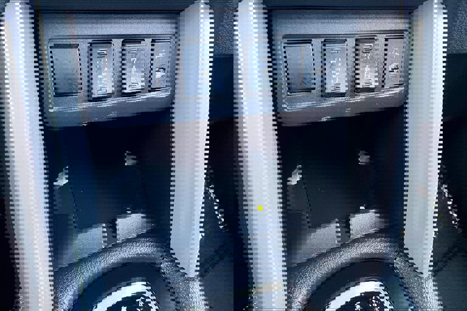 Used 2025 Toyota Corolla Cross XLE image 30