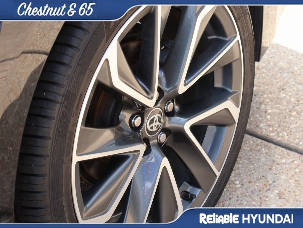 Used 2020 Toyota Corolla SE w/ SE Premium Package image 39