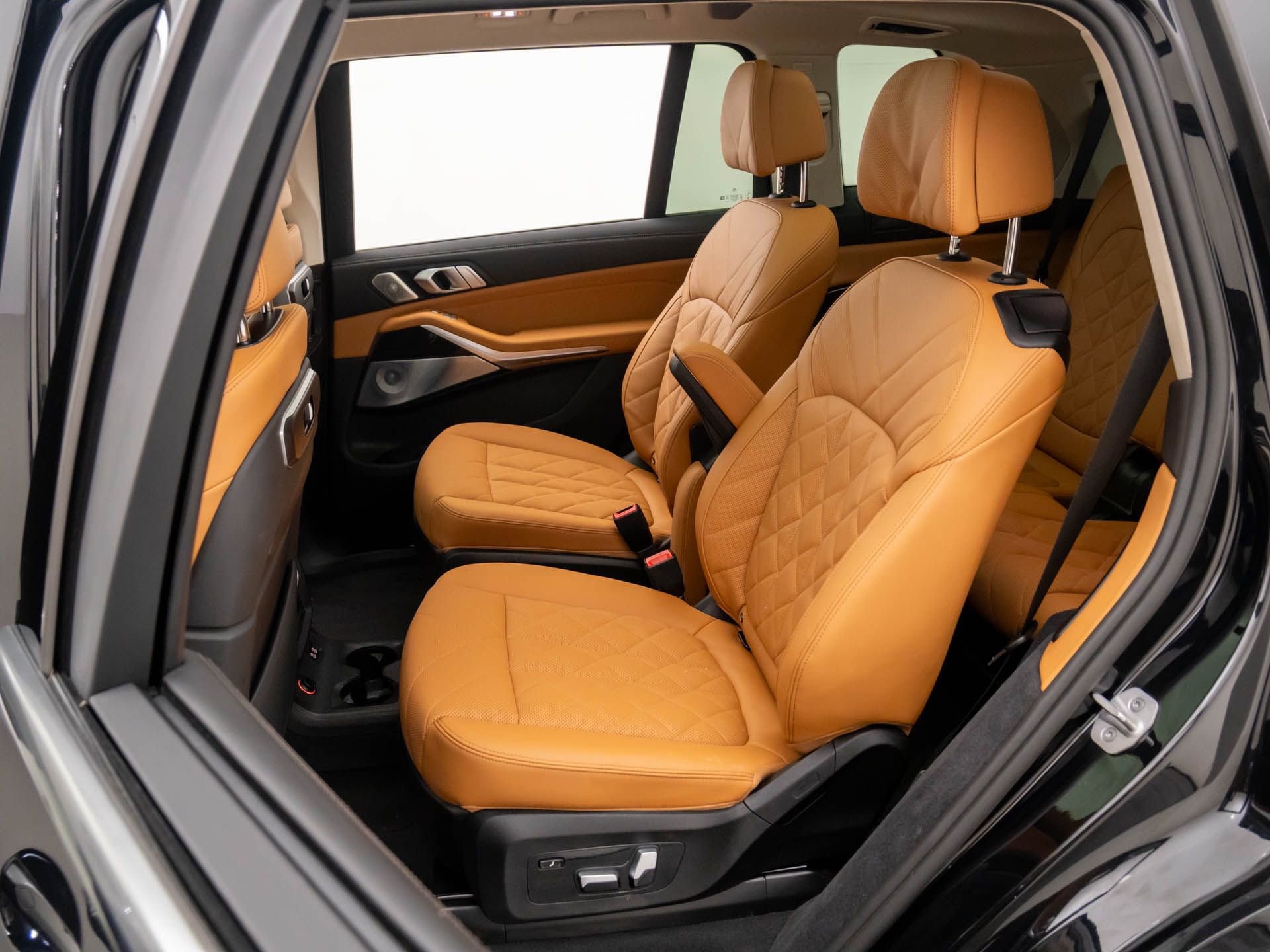 Certified 2025 BMW X7 xDrive40i w/ Premium Package image 17