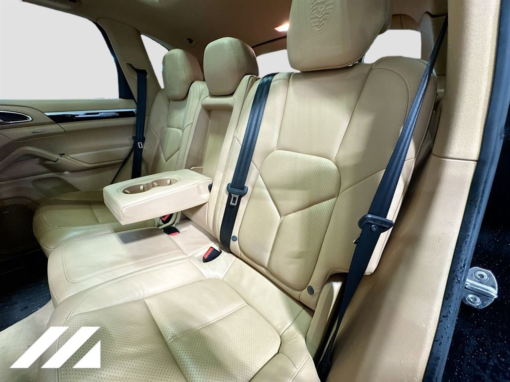 Used 2014 Porsche Cayenne Platinum Edition image 27